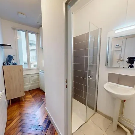 Charming On Rue Frédéric Sauvage