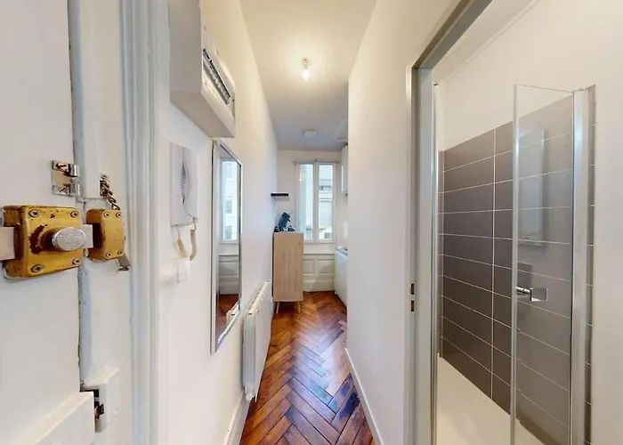 Apartment Charming On Rue Frederic Sauvage